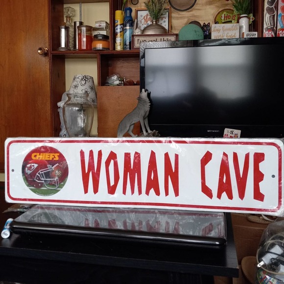Woman Cave Kansas City Chiefs sign RARE - Picture 1 of 4